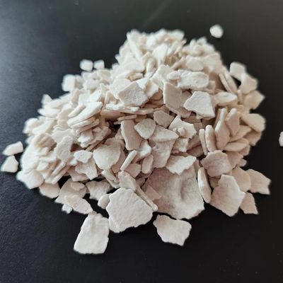 Offwhite Flake Calcium Chloride Chemical 74% For Snow Melting And Drying